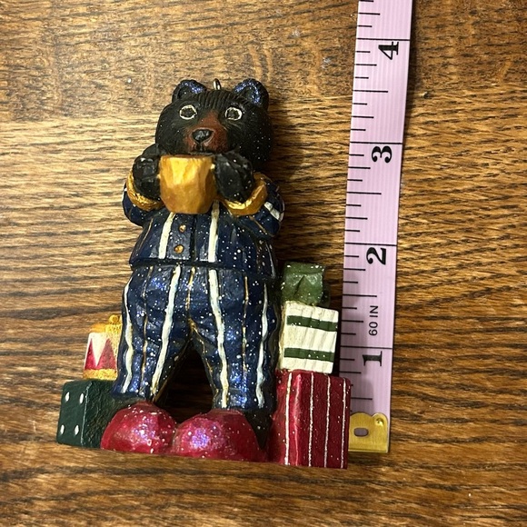 Bear Ornament drinking Coffee in Pajamas Jasper Wyoming 2006 Signed “RS” - Picture 11 of 12